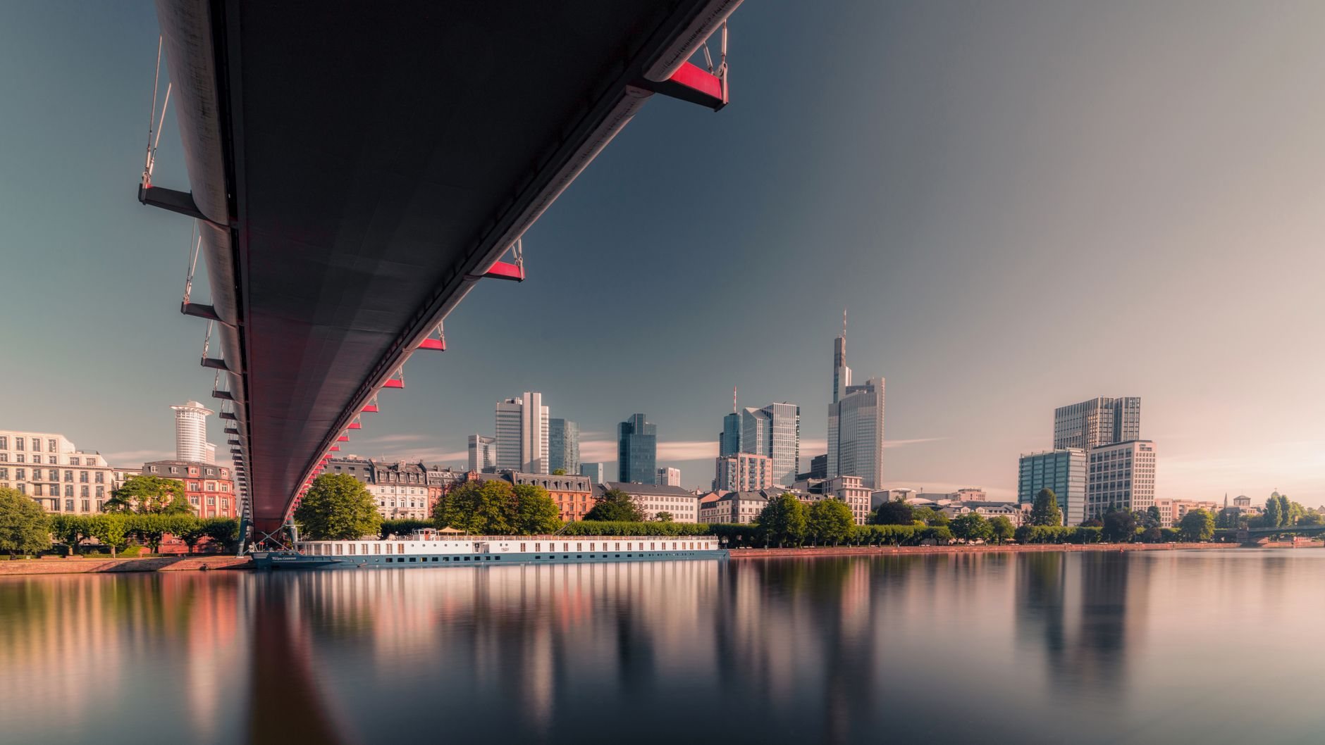 Firmenfeier Frankfurt planen: Tipps für 2026