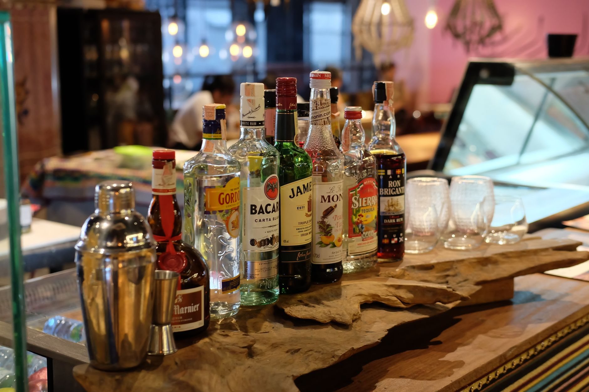 Gin-Tasting zu Hause: So gelingt der Abend