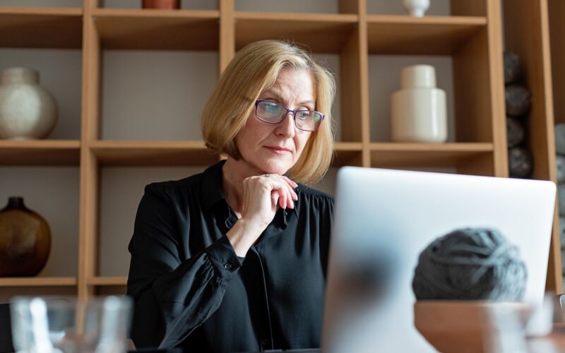 Online-Kurse als Nebeneinkommen für Angestellte 2026